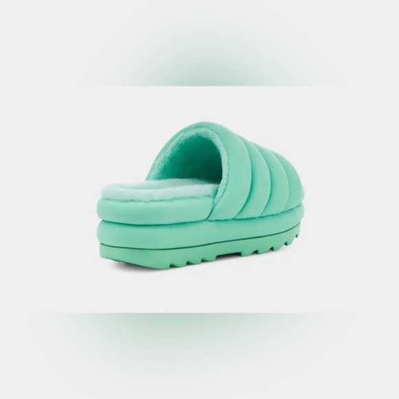 UGG green puffy cushioned sheepskin platform Maxi Slides size 9 brand new - Picture 3 of 6